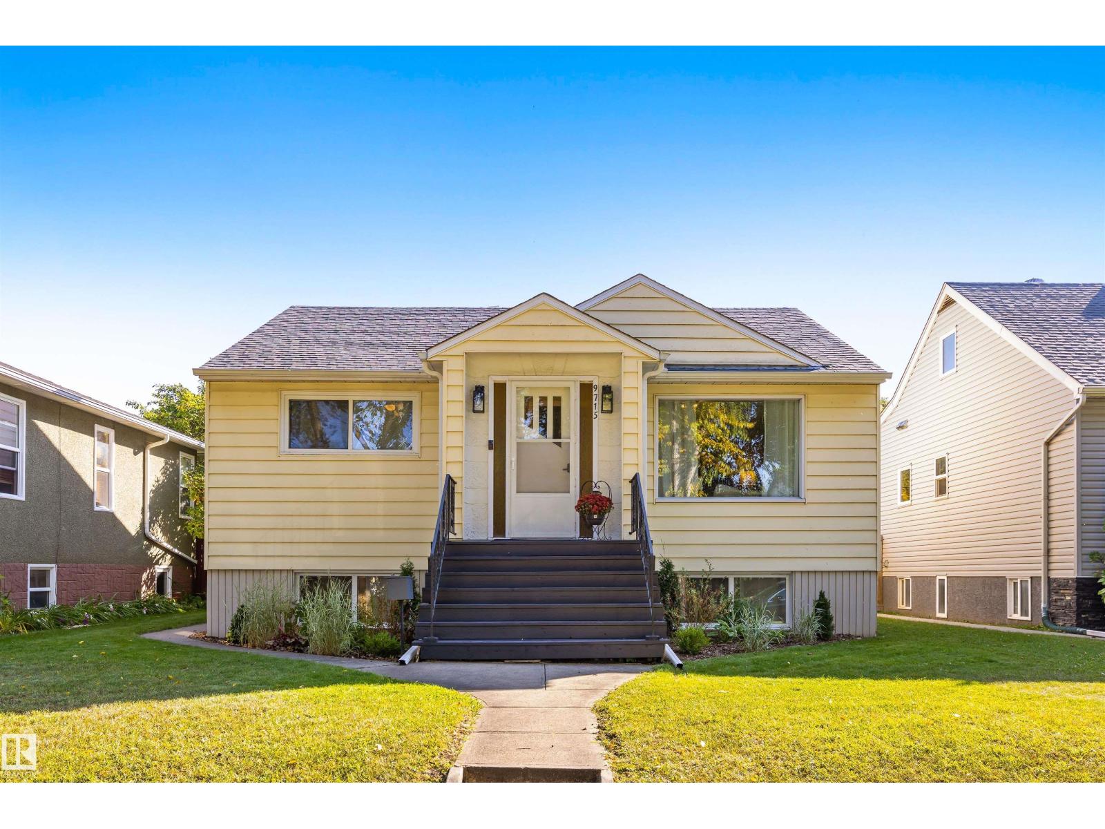 9715 71 AV NW, Edmonton, Alberta, T6E0W5
