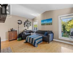 1133 St Emmanuel Terrace, Ottawa, ON K1C2J6 Photo 17