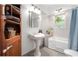 162 Lakewood Dr, Brooklyn, NS B0N2A0 Photo 33