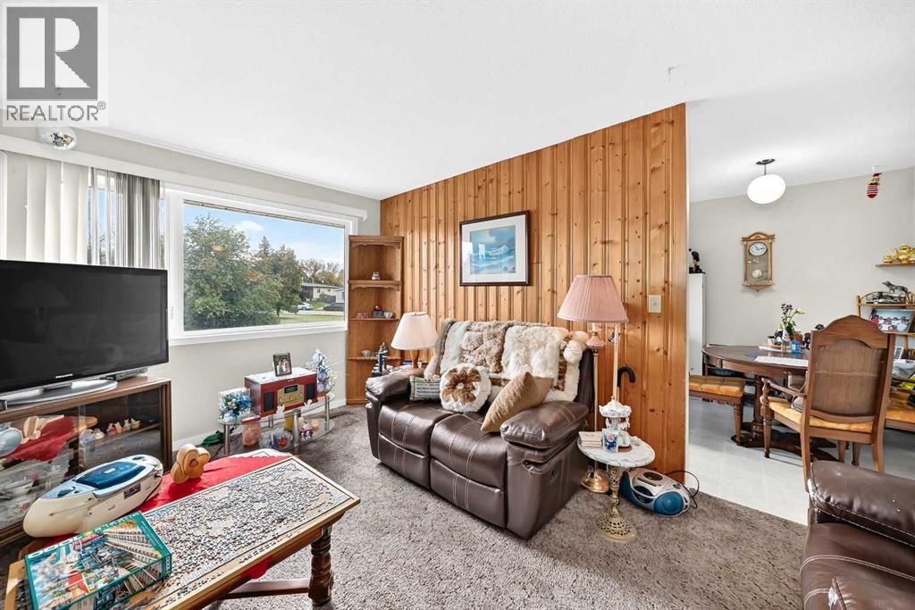 Listing photo – 4209 54 Avenue, Innisfail