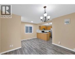 4pc Bathroom - 54 Martinridge Road Ne, Calgary, AB T3J3N9 Photo 9