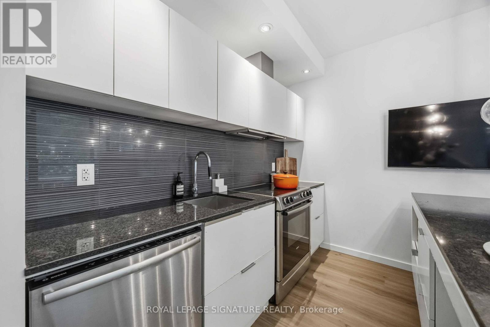 202 - 8 CHARLOTTE STREET, Toronto (Waterfront Communities) — photo 8