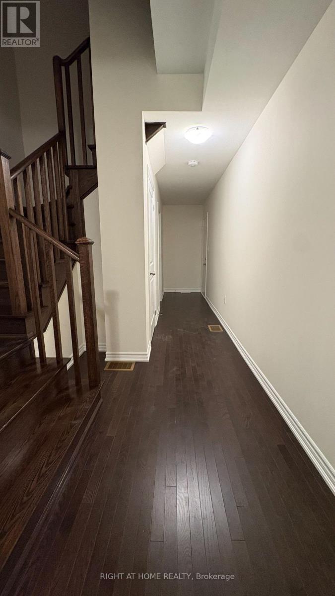 11 RADIANCE WAY, Whitby — photo 2