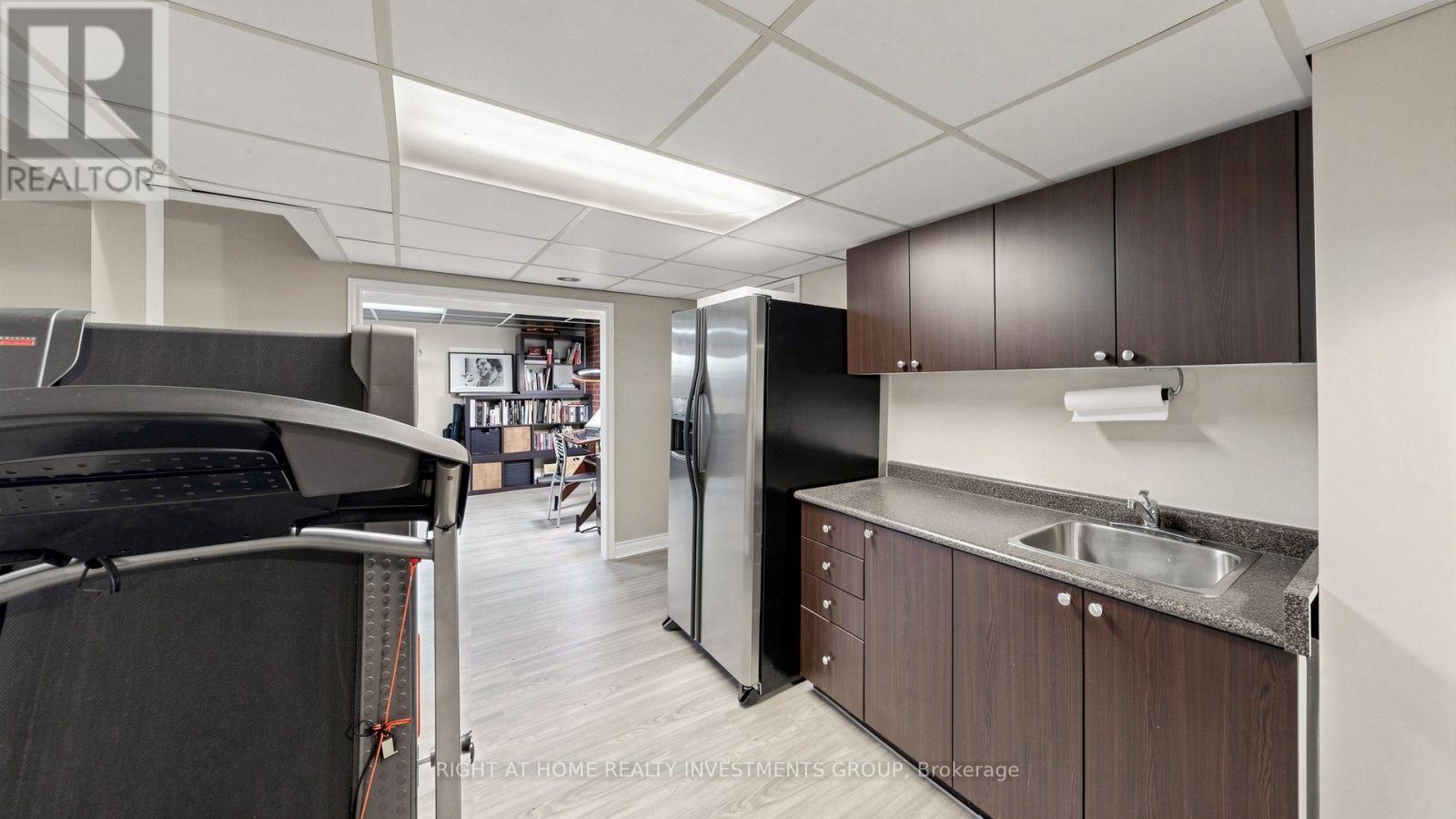 86 BURLING PLACE - 32
