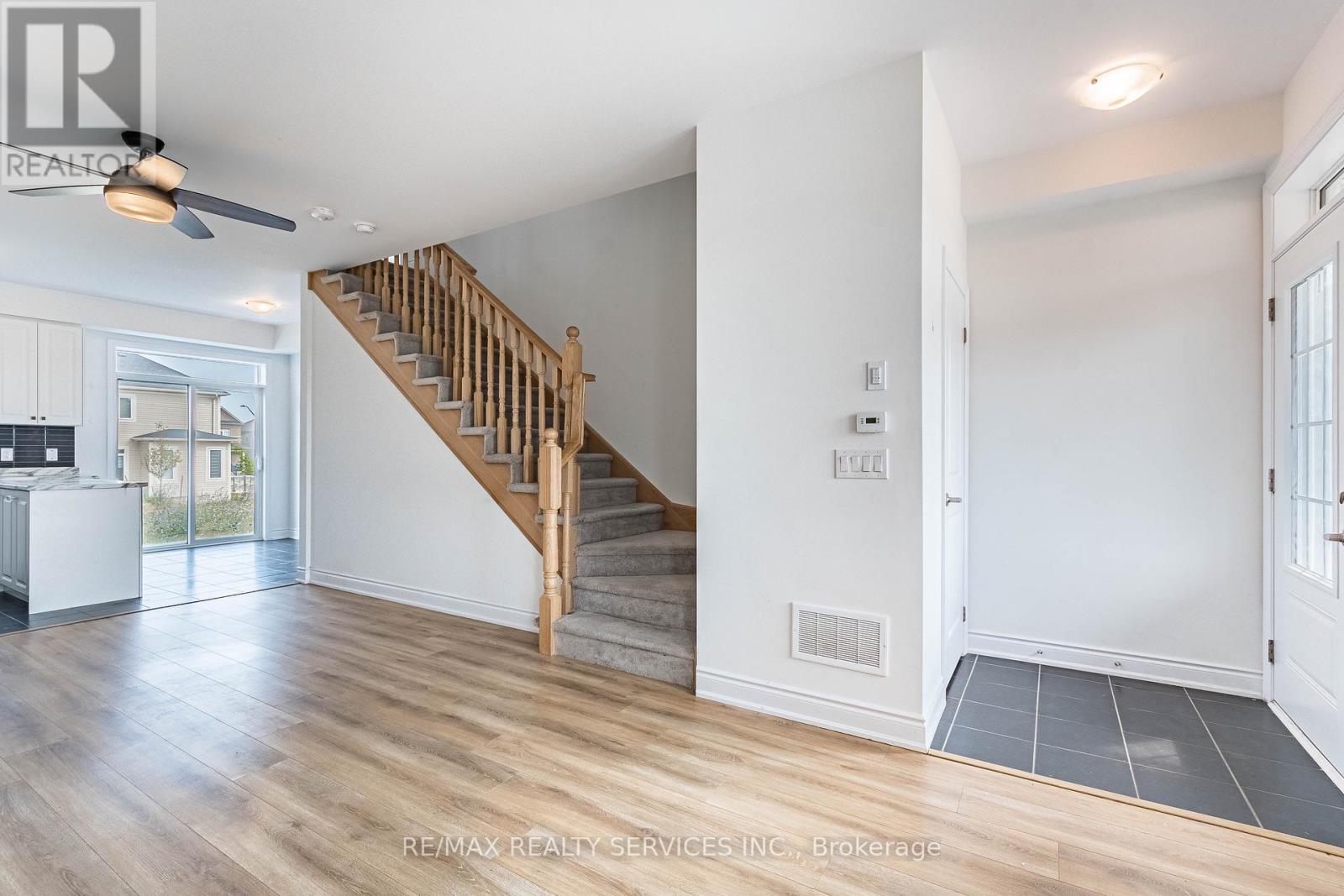73 CENTRAL SQUARE BOULEVARD, Wasaga Beach — photo 5