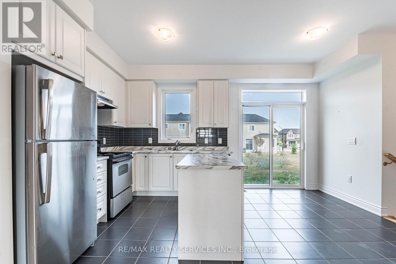 73 CENTRAL SQUARE BOULEVARD, Wasaga Beach — photo 8