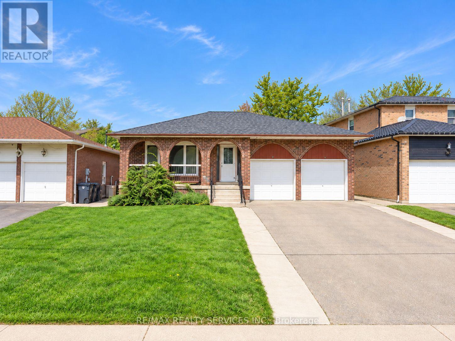 52 CENTRE STREET N, Brampton (Brampton North)
