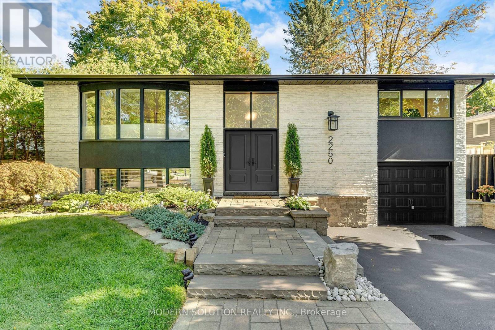 2250 DUNEDIN ROAD, Oakville (FD Ford) — photo 4