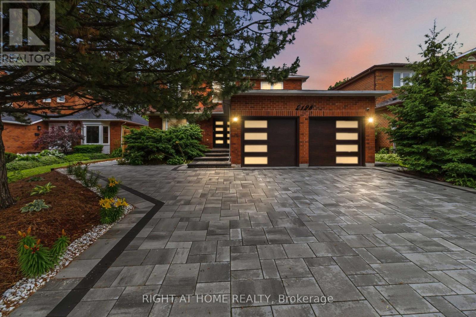 2128 EIGHTH LINE, Oakville (WC Wedgewood Creek) — photo 2