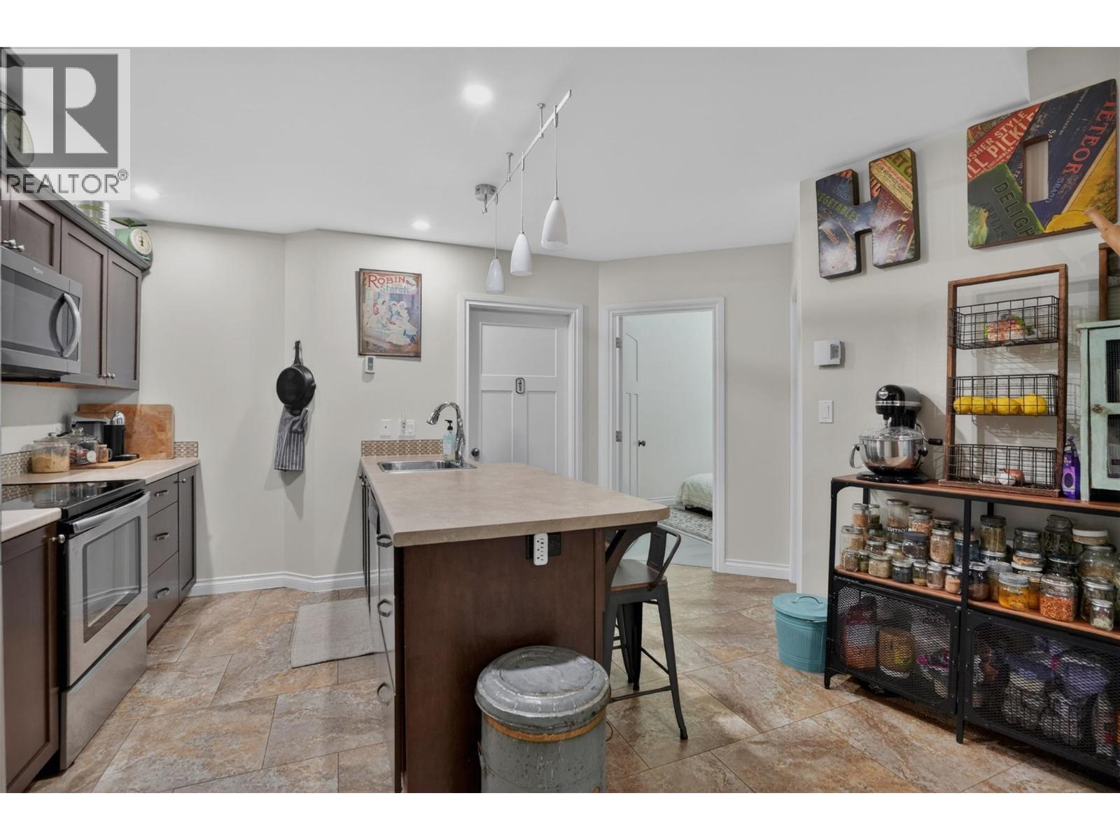 #102 2001 Perrier Road - 18