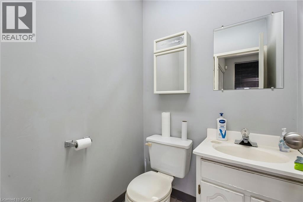 71 BIGGAR Avenue, Hamilton — photo 2