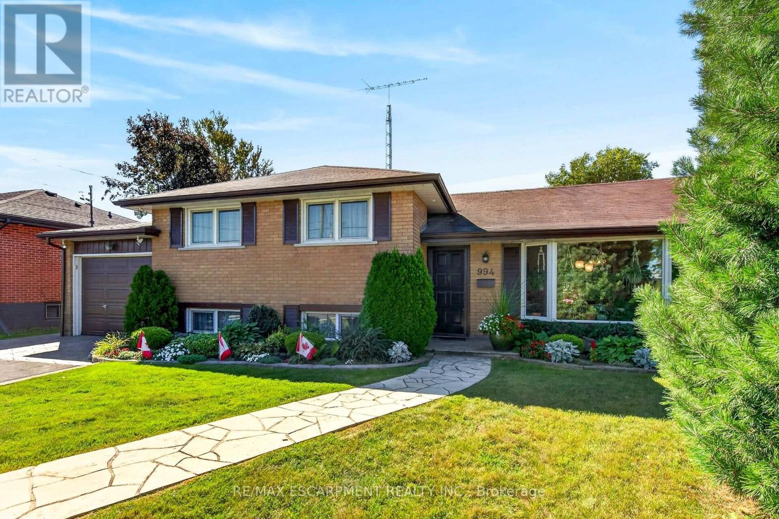 994 BARTON STREET, Hamilton (Fruitland)