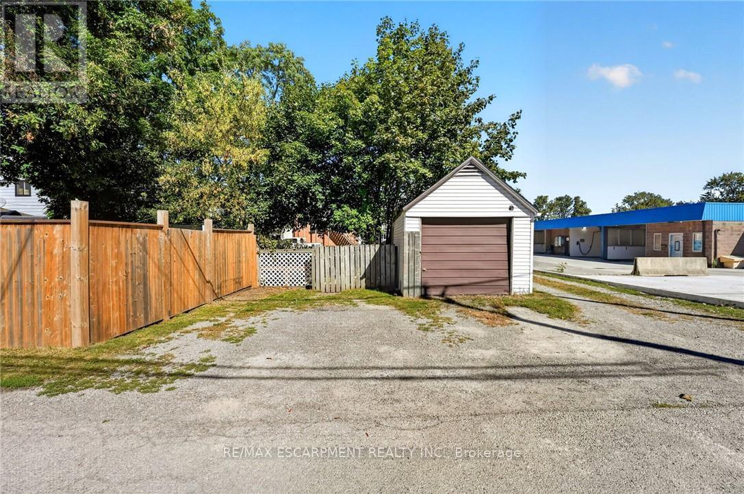 213-215 MAPLE STREET, Haldimand (Dunnville) — photo 2