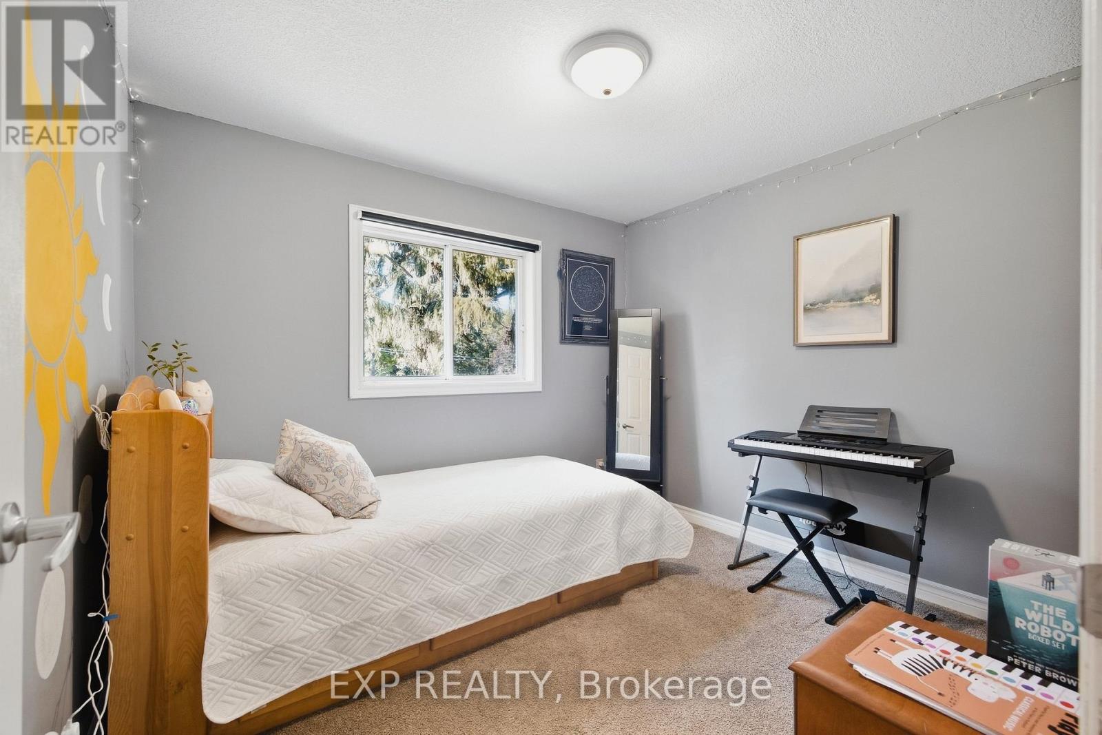 1065 HOWICK STREET - 16
