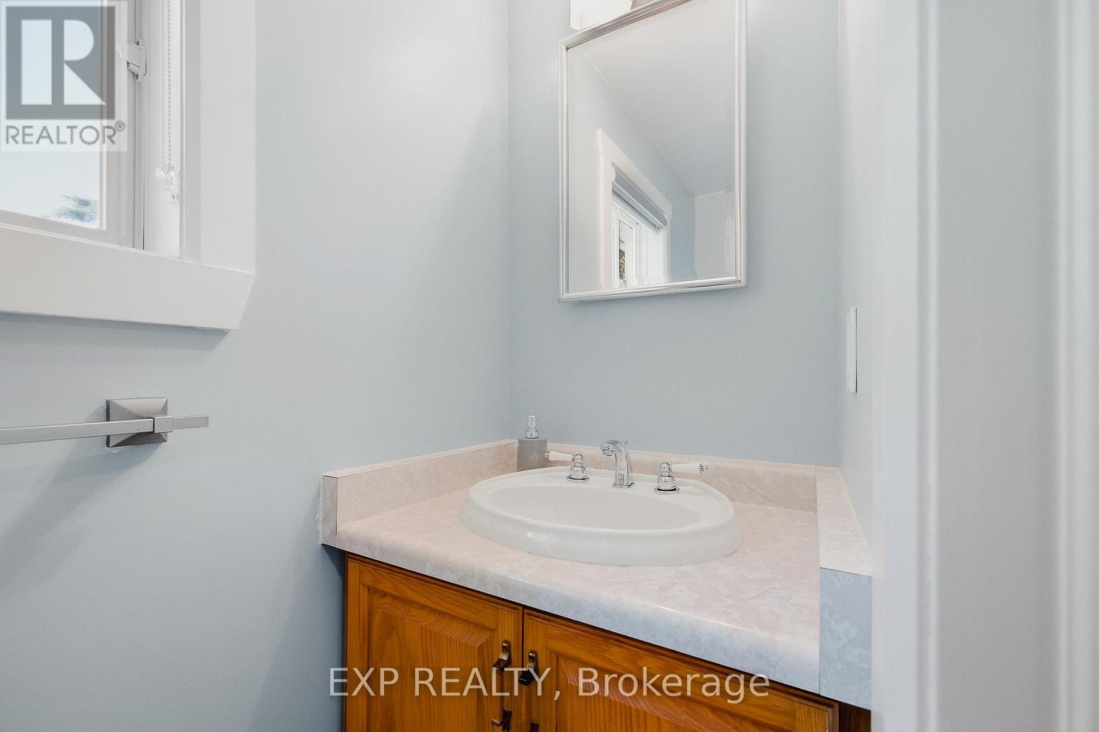 1065 HOWICK STREET - 21