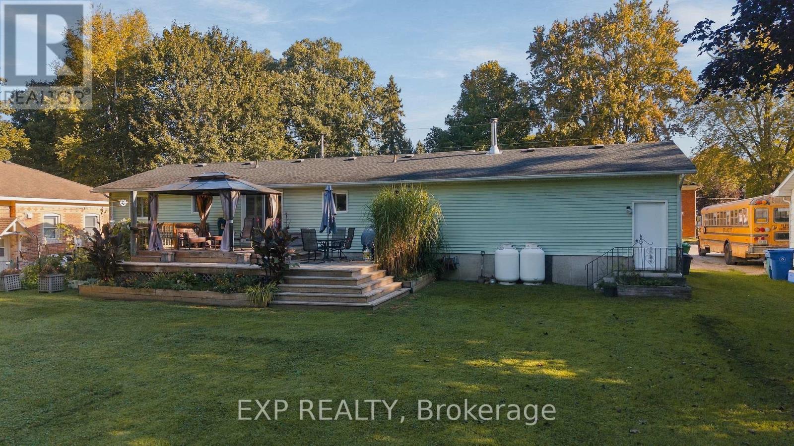 1065 HOWICK STREET - 27