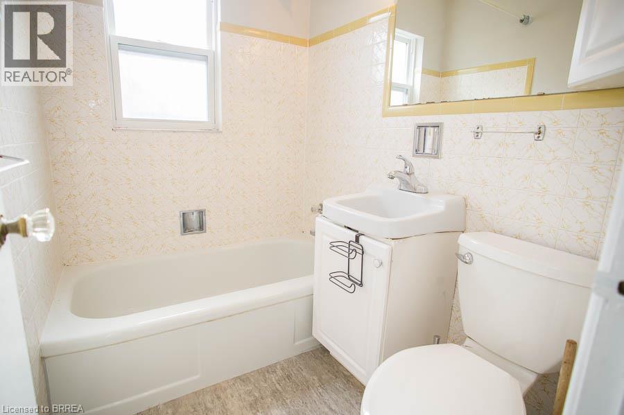 76 MOUNT PLEASANT Street, Brantford — photo 12