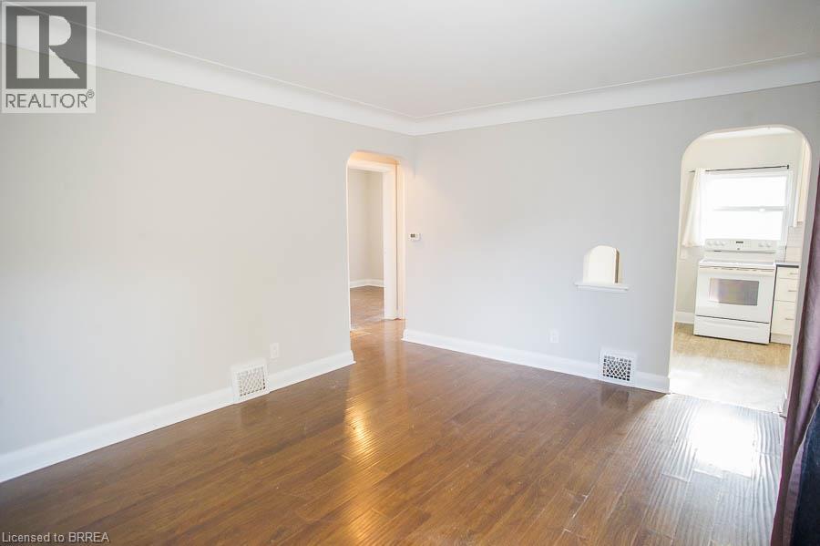 76 MOUNT PLEASANT Street, Brantford — photo 4