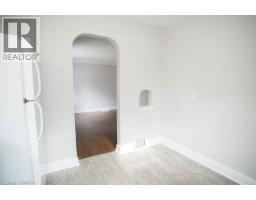Living room - 76 Mount Pleasant Street, Brantford, ON N3T1T1 Photo 7