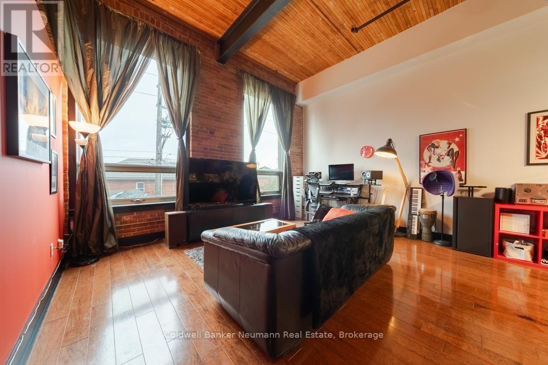 #221 26 Ontario Street, Guelph (St. Patrick's Ward), Ontario, N1E7K1, Guelph (St. Patrick's Ward), Ontario — photo 4 of 5