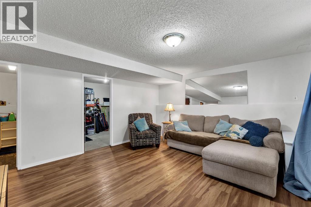 253 11 Street NE - 25