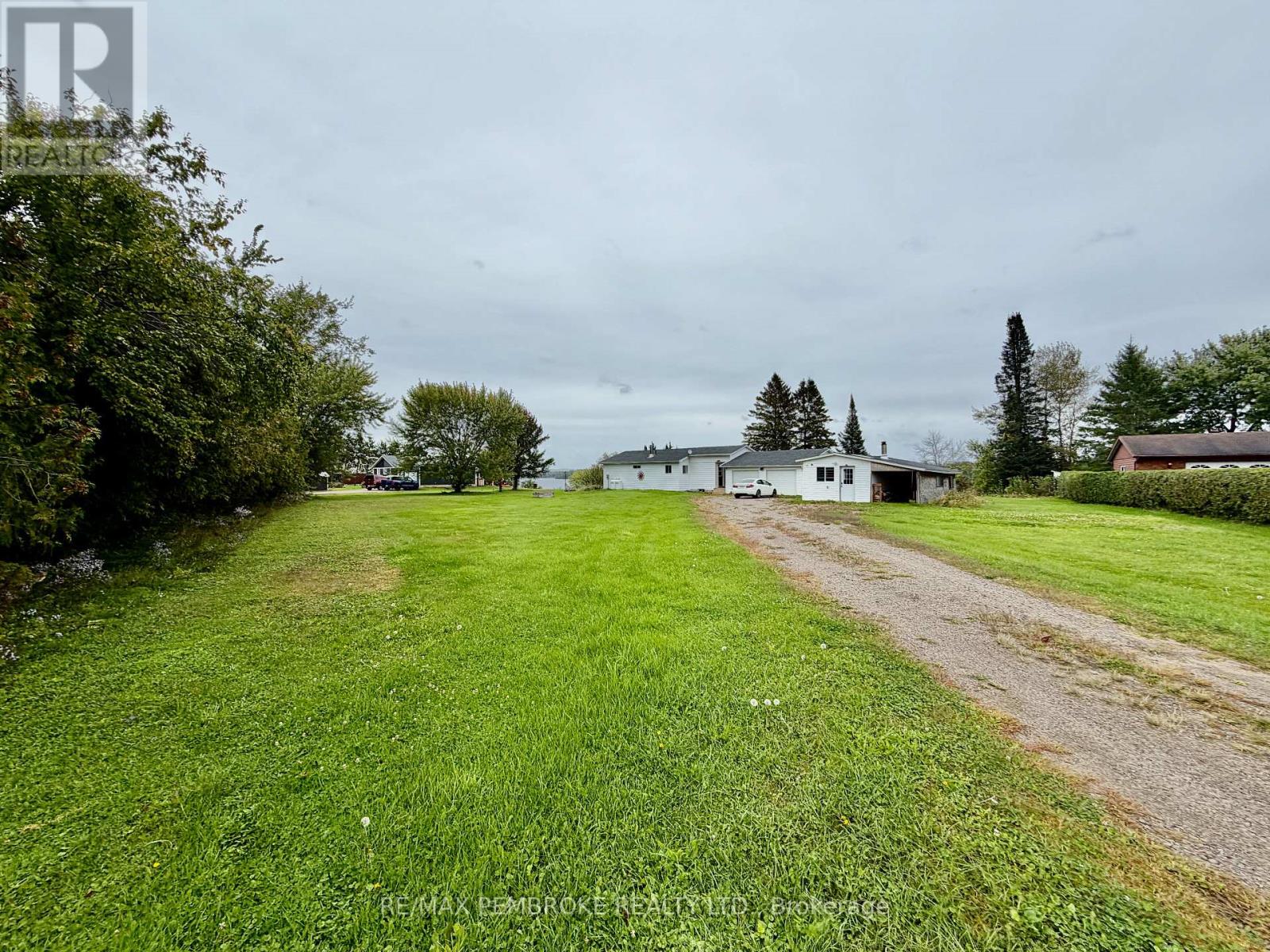 2066 La Passe Road, Whitewater Region, Ontario, K0J1C0, Whitewater Region, Ontario — photo 4 of 5
