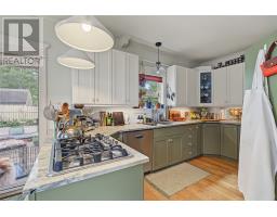 11 Blatch Avenue thumbnail 9