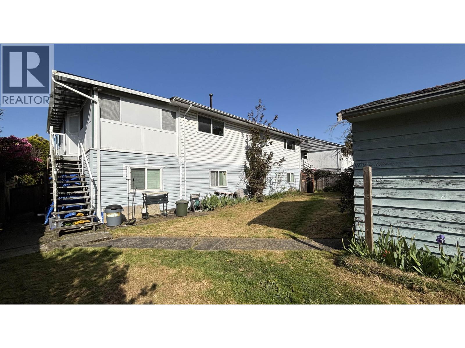 10120 AINTREE Crescent, Richmond