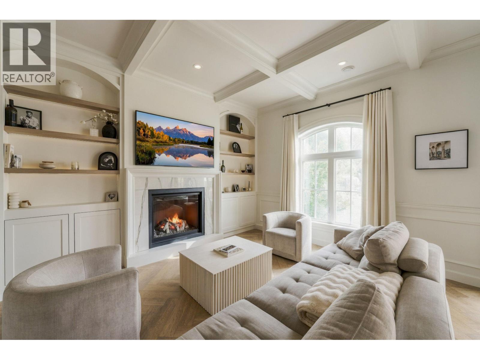 3291 DOUGLAS Crescent, Richmond