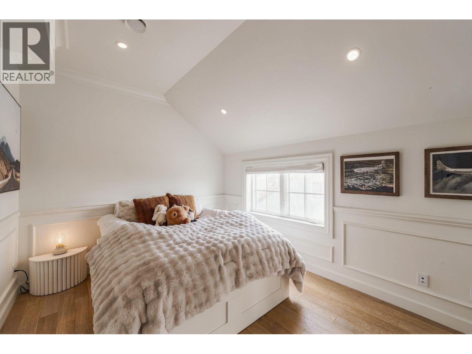3291 DOUGLAS Crescent, Richmond