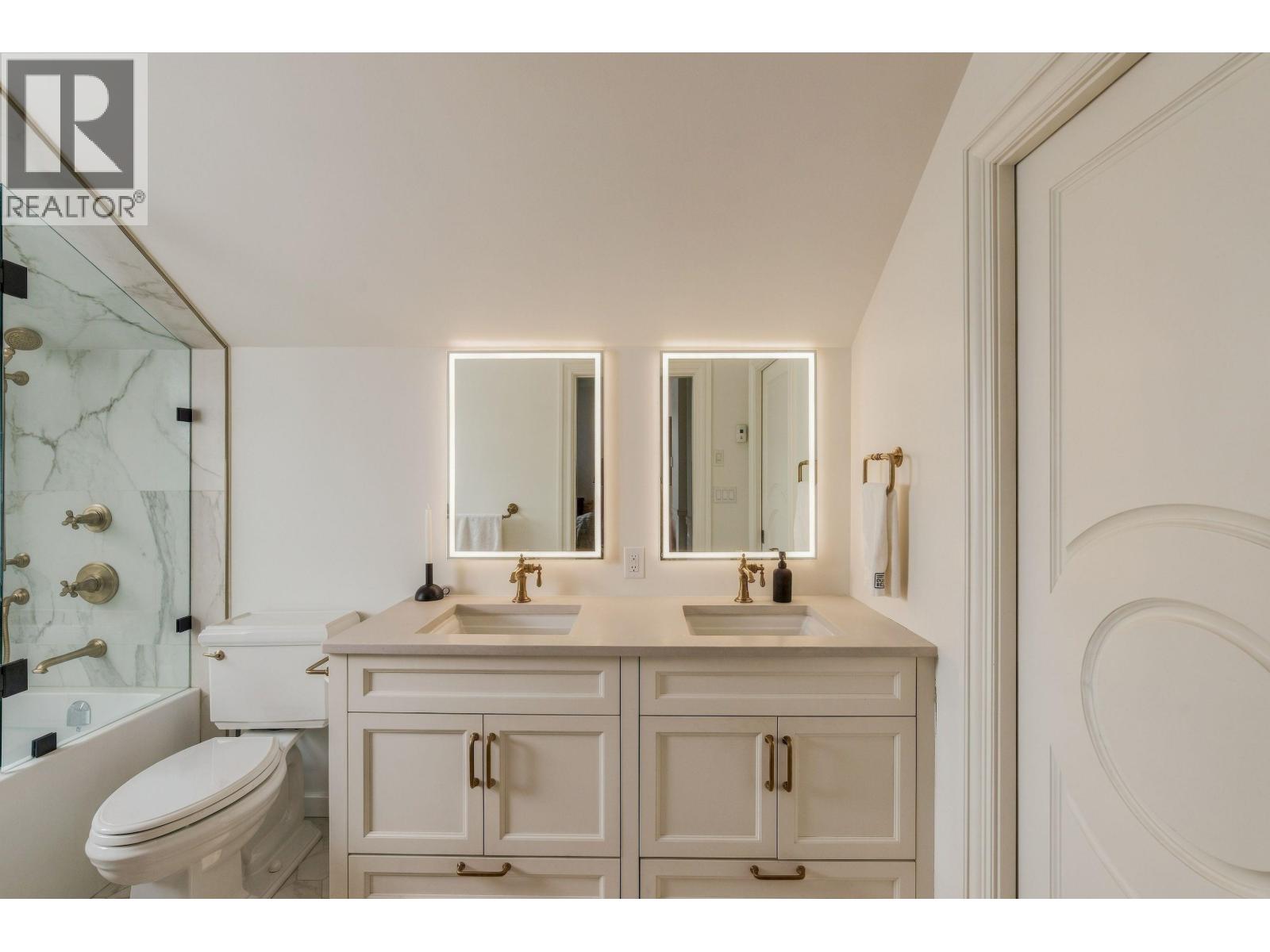 3291 DOUGLAS Crescent, Richmond