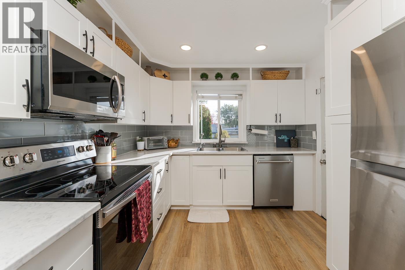 838 DOUGLAS STREET - 2