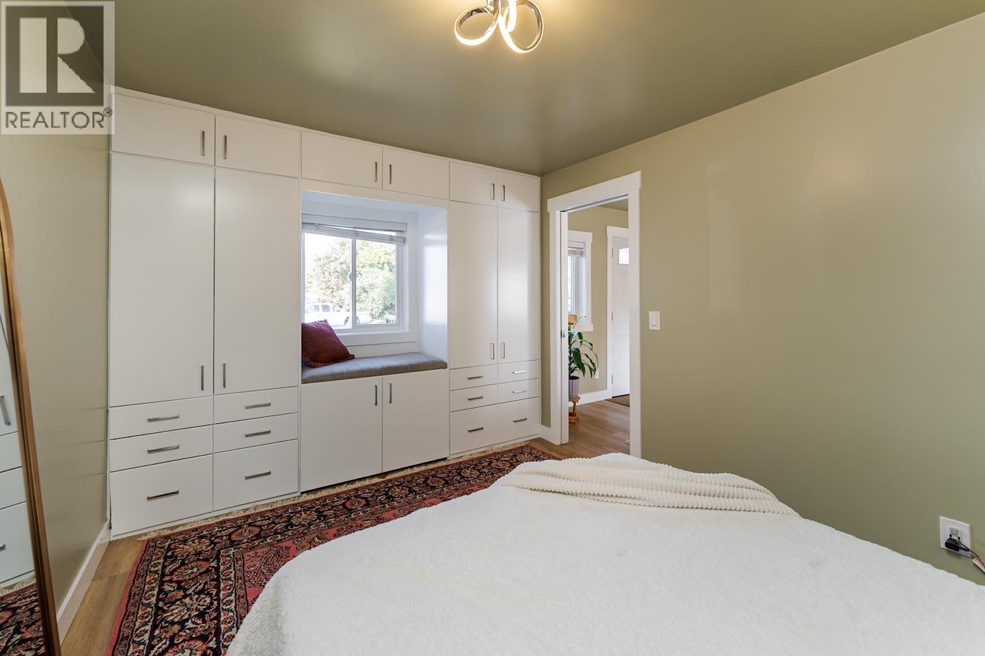 838 DOUGLAS STREET - 14