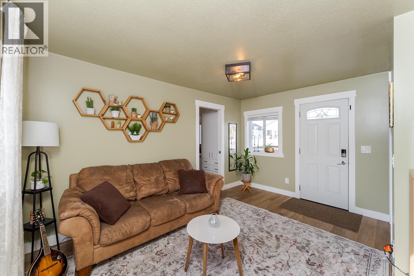 838 DOUGLAS STREET - 9