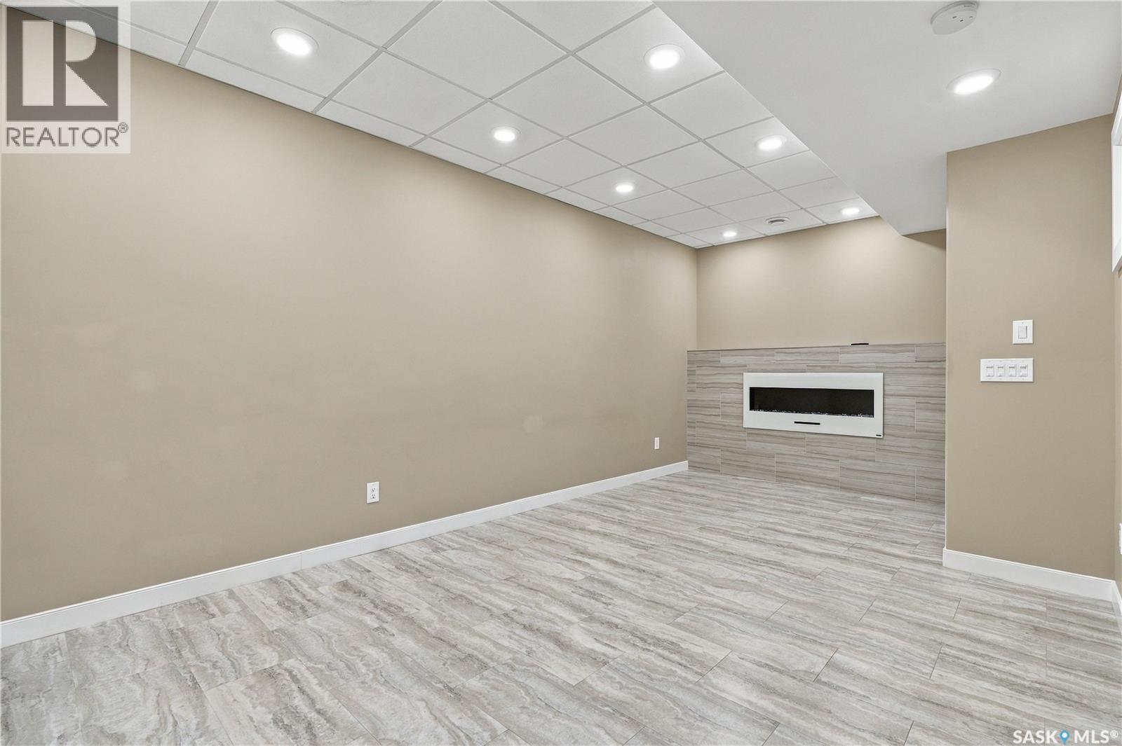1413 Cairns AVENUE - 51