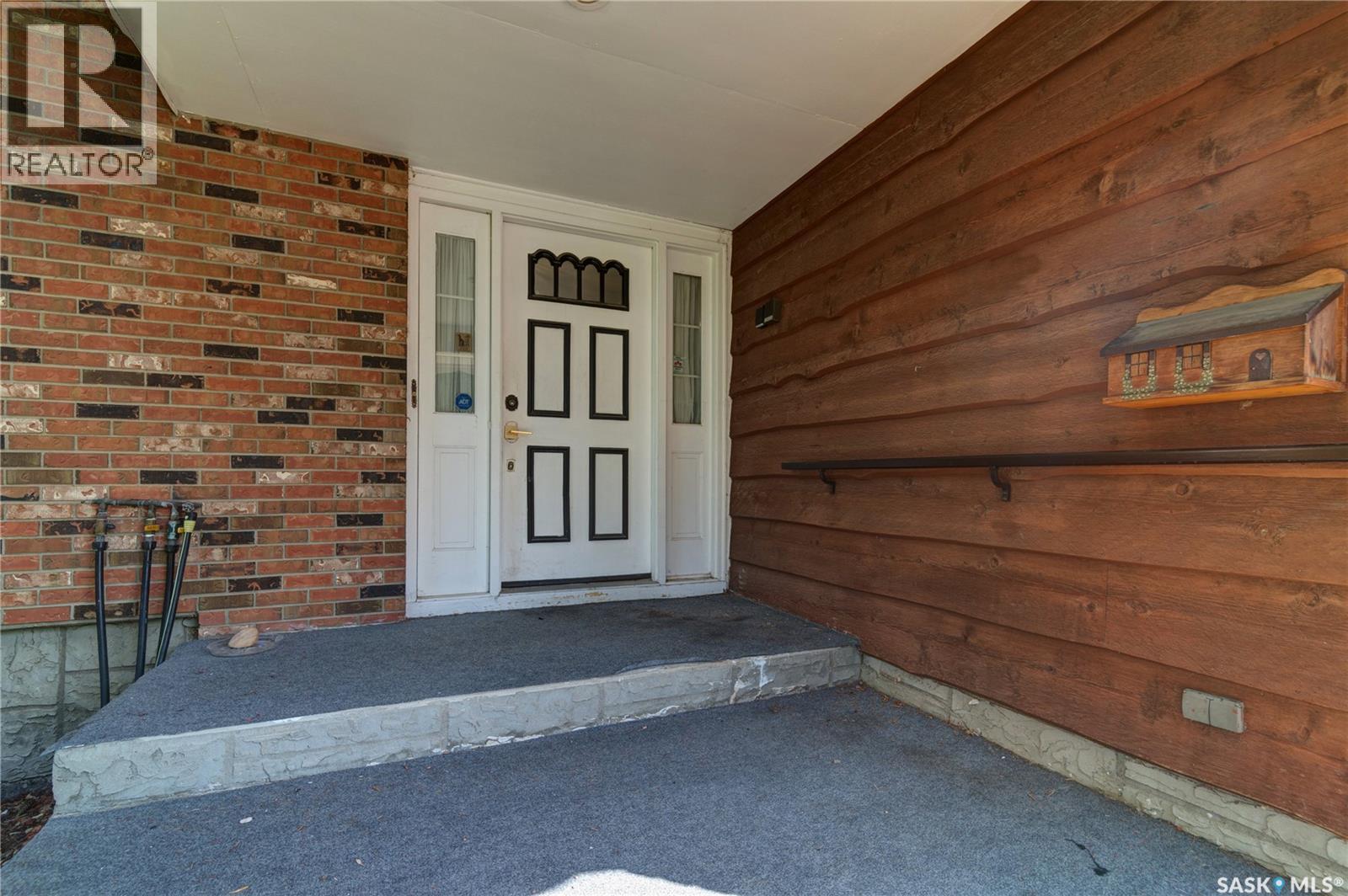 4827 McTavish STREET, Regina — photo 2