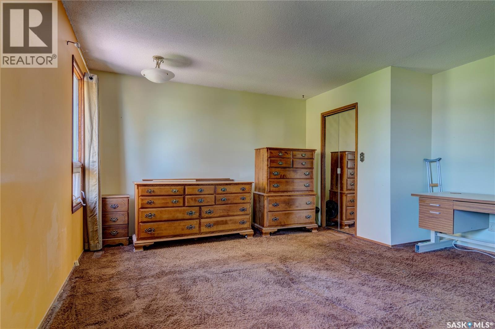 4827 McTavish STREET - 37
