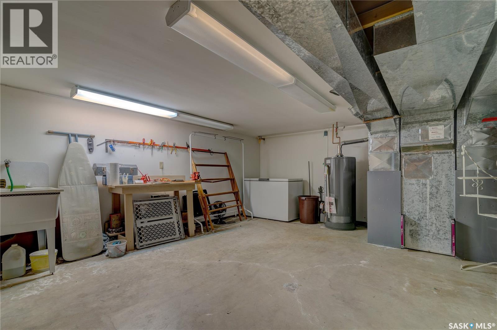 4827 McTavish STREET - 41