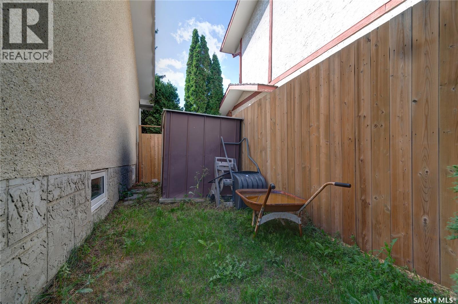 4827 McTavish STREET - 55