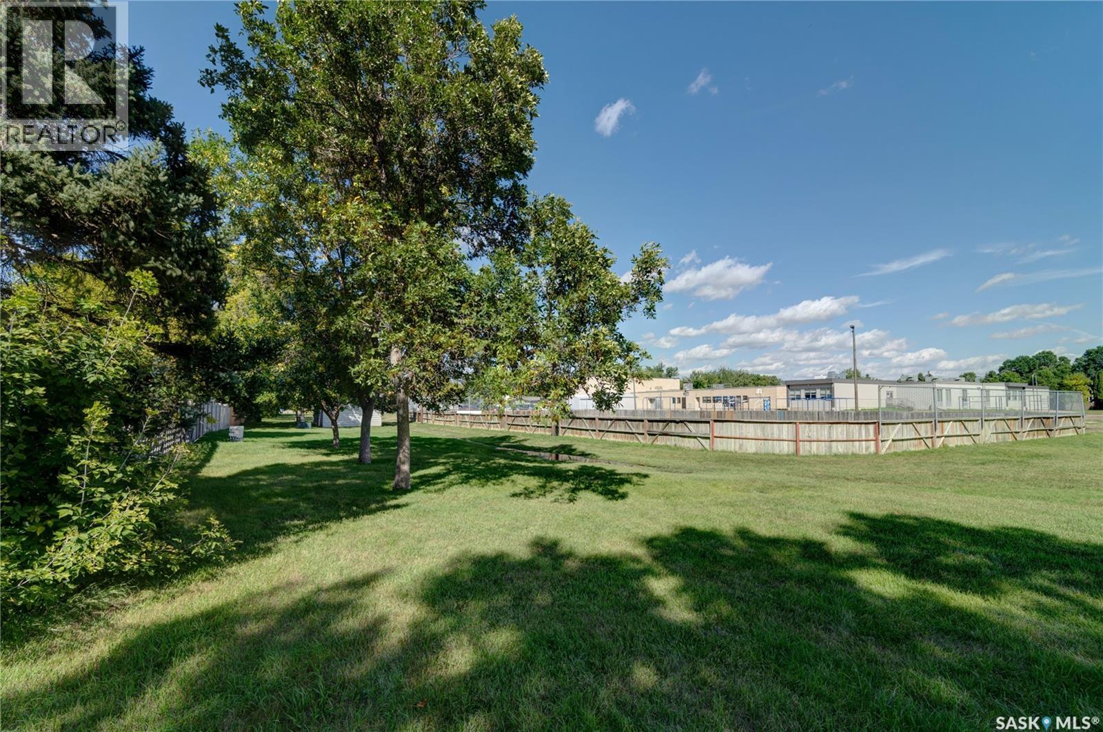 4827 McTavish STREET - 60