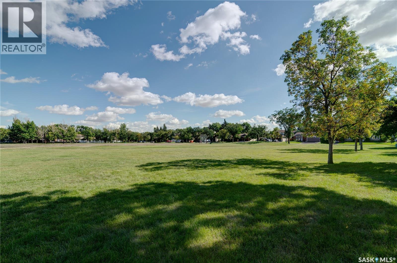 4827 McTavish STREET - 59