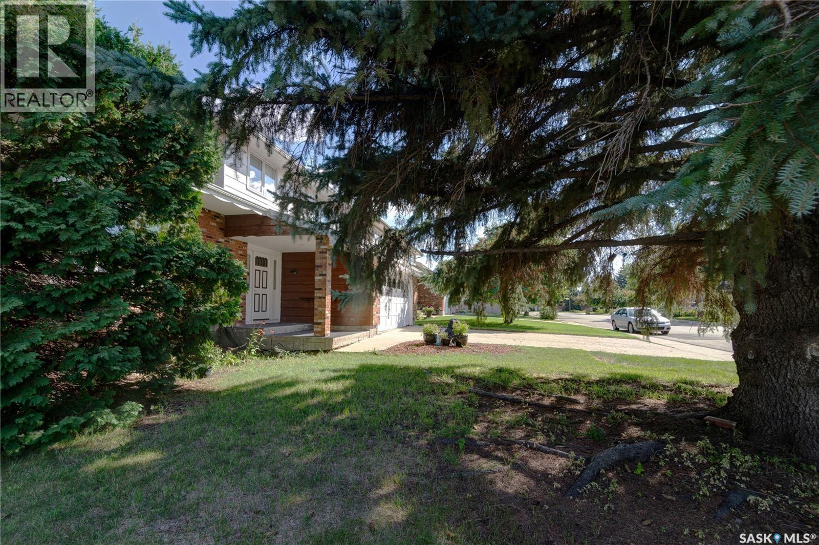4827 McTavish STREET - 54