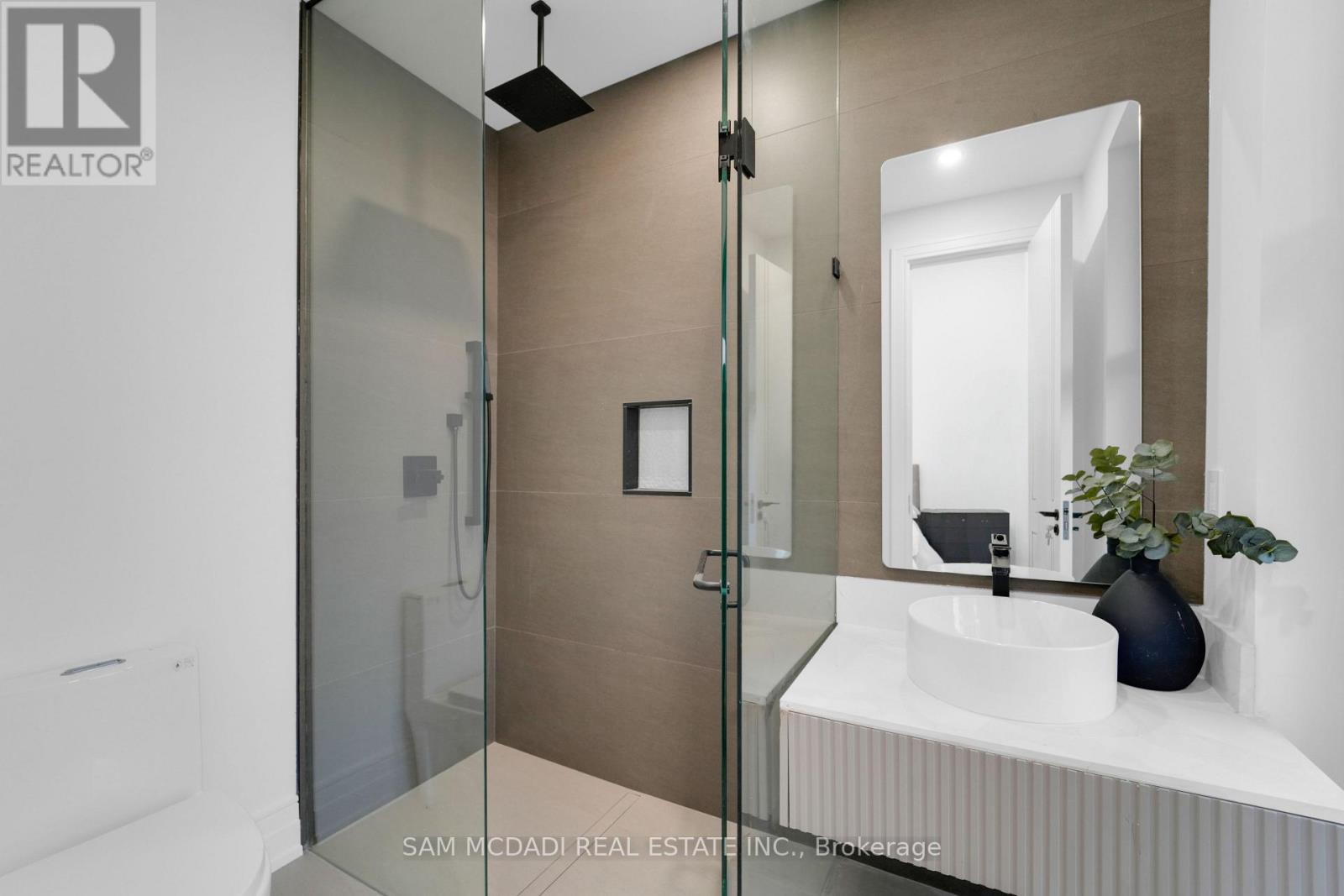 468 SAVILLE CRESCENT - Image 32