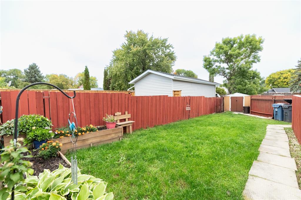 87 Gables Court, Winnipeg, Manitoba, R2C4H2, Winnipeg, Manitoba — photo 3 of 5