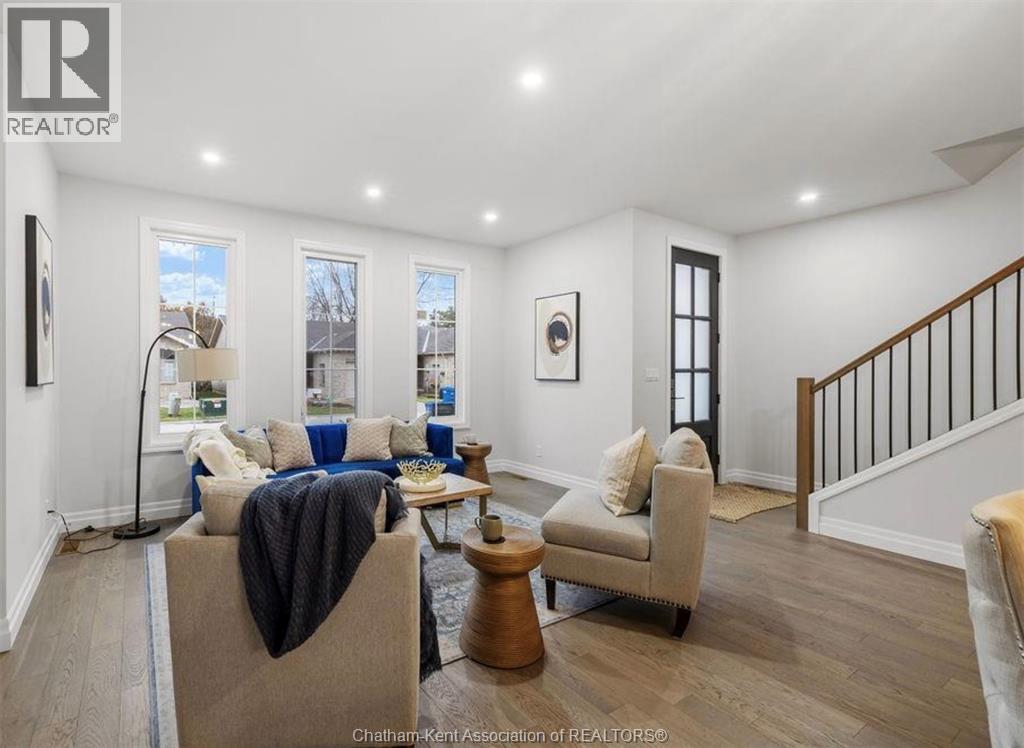 866 Park AVENUE West, Chatham — photo 10