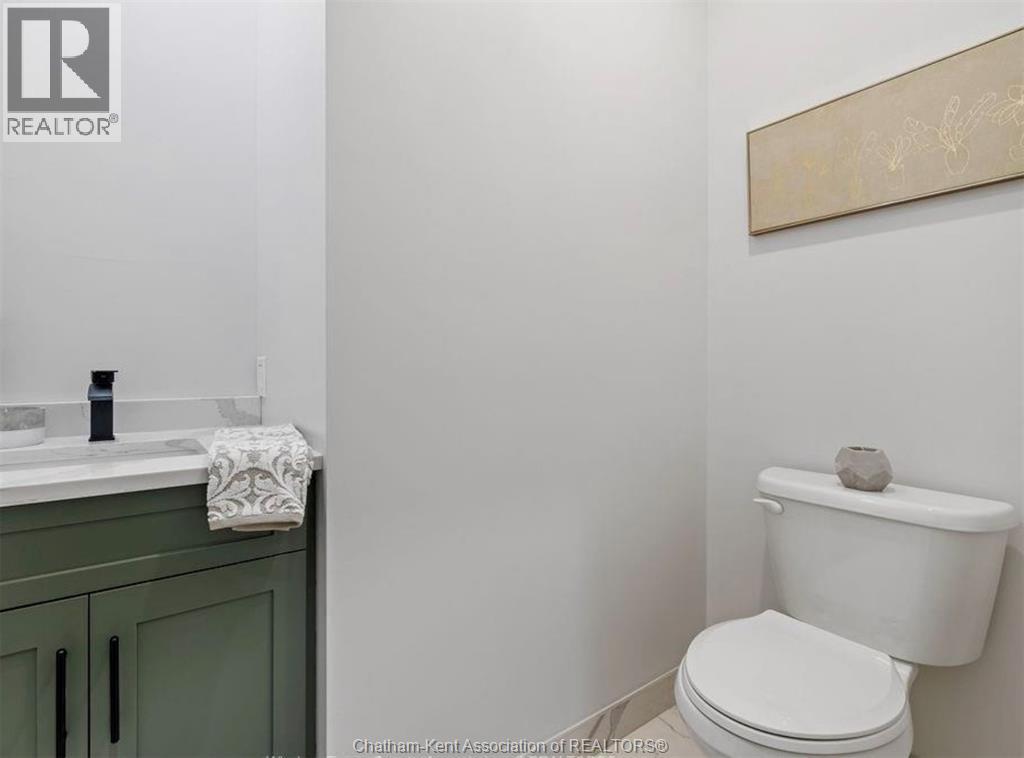 866 Park Avenue West — photo 13
