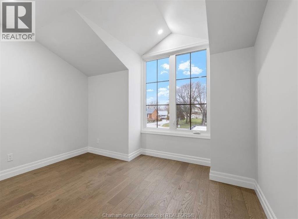 866 Park Avenue West — photo 15