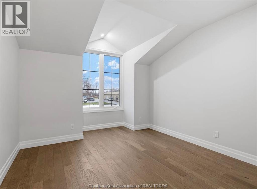 866 Park Avenue West — photo 16