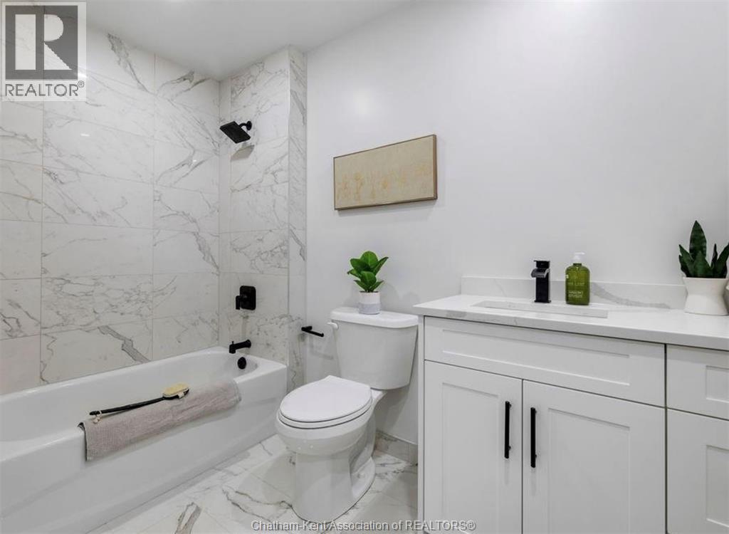 866 Park Avenue West — photo 18