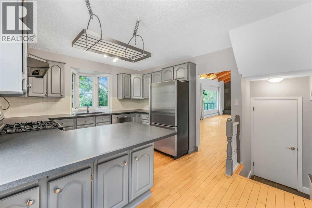 2404 Sovereign Crescent SW - photo 21